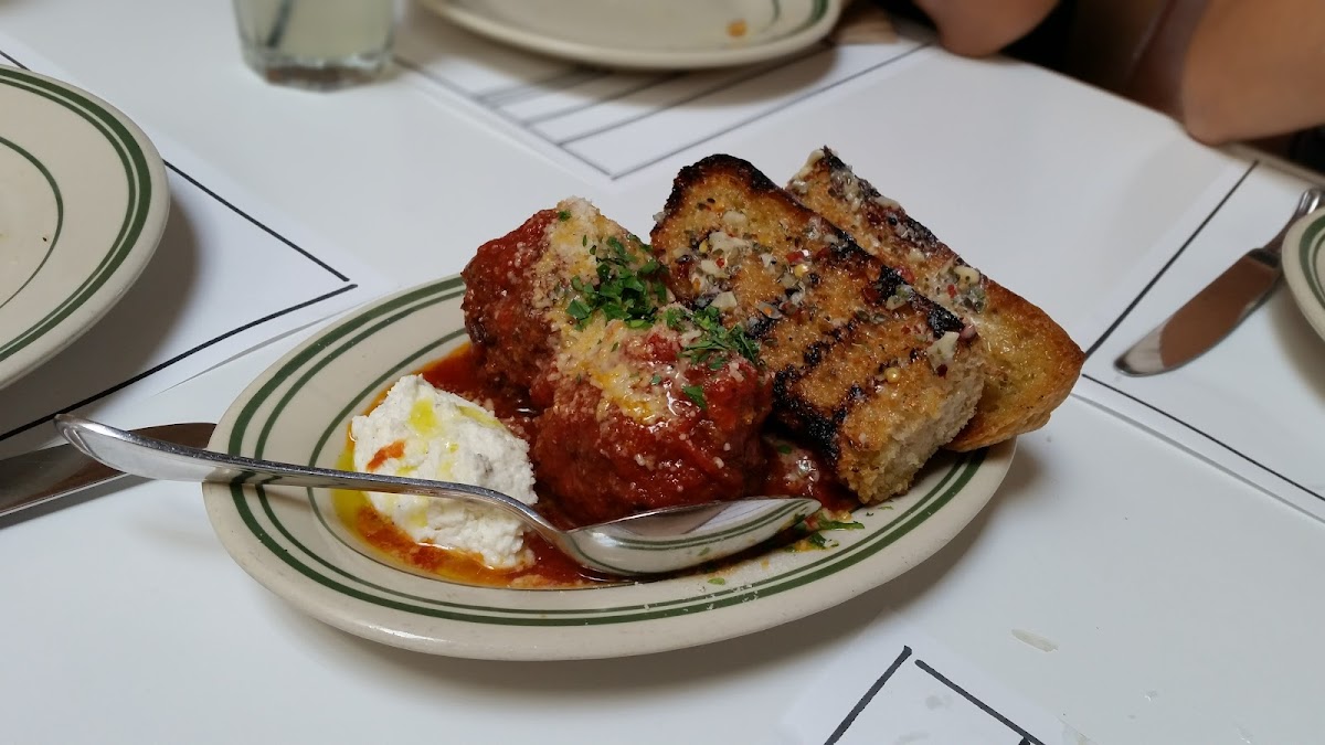 Jon & Vinny's Fairfax-7